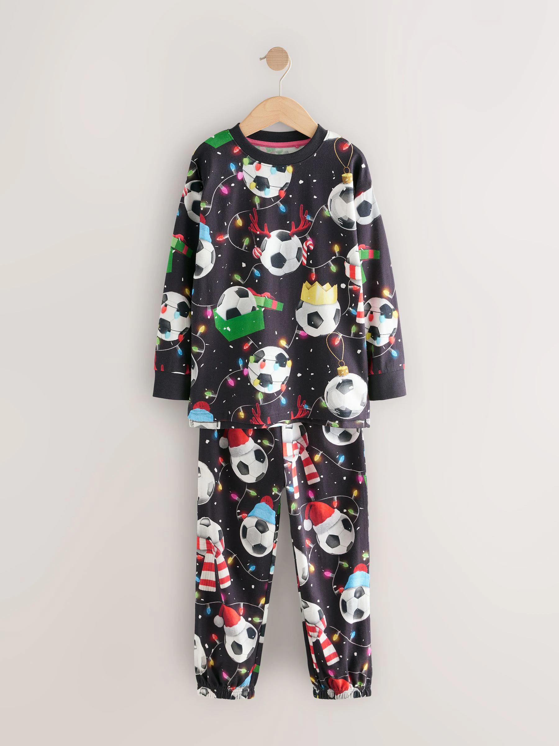 Zwart/wit/rood/groen voetbal - Enkele kerstpyjama (4-16jr)