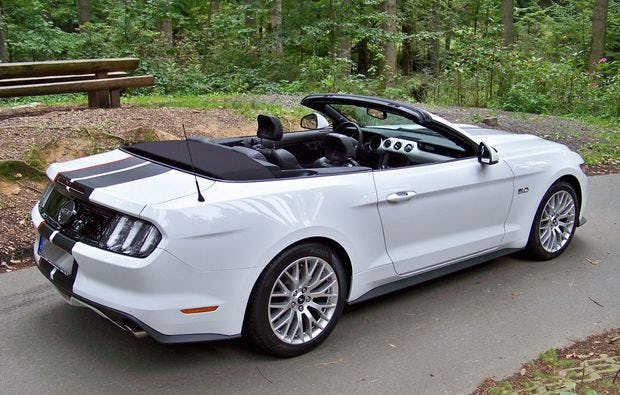 Ford Mustang fahren in Schweinfurt schenken