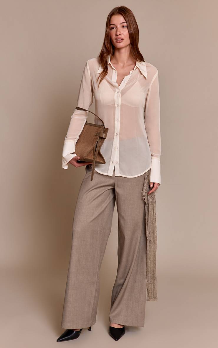 Crème Chemise Ajustée En Mousseline À Col Surdimensionné Et Boutonnage