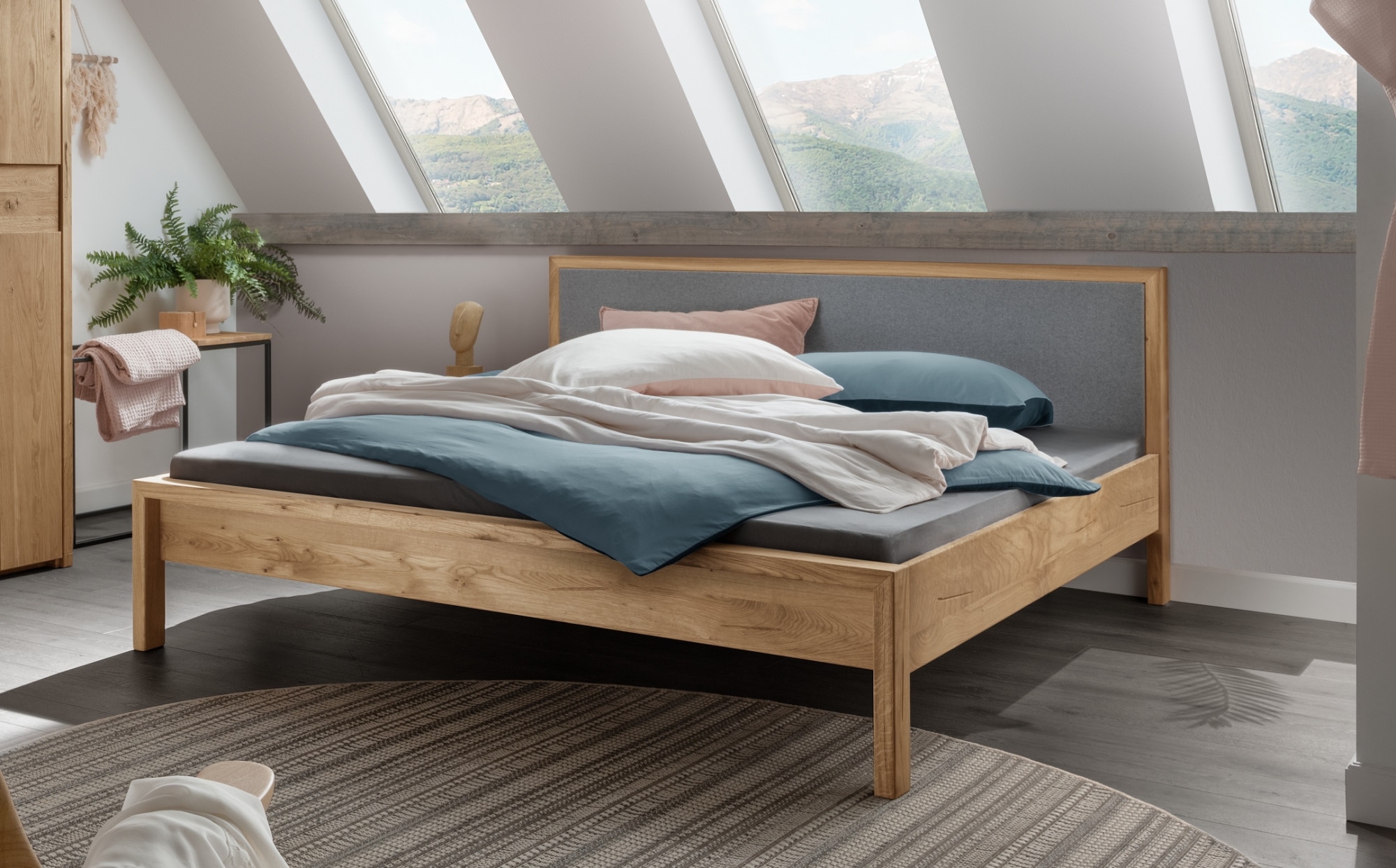 Home affaire Massivholzbett »Huven Doppelbett, Holzbett, hohe Belastbarkeit: 200kg je Seite« in 4 Breiten, Einlasstiefe 16 oder 20cm, niedrige Fusshöhe,  massive FSC-zertifizierte Eiche, Kopfteil gepolstert