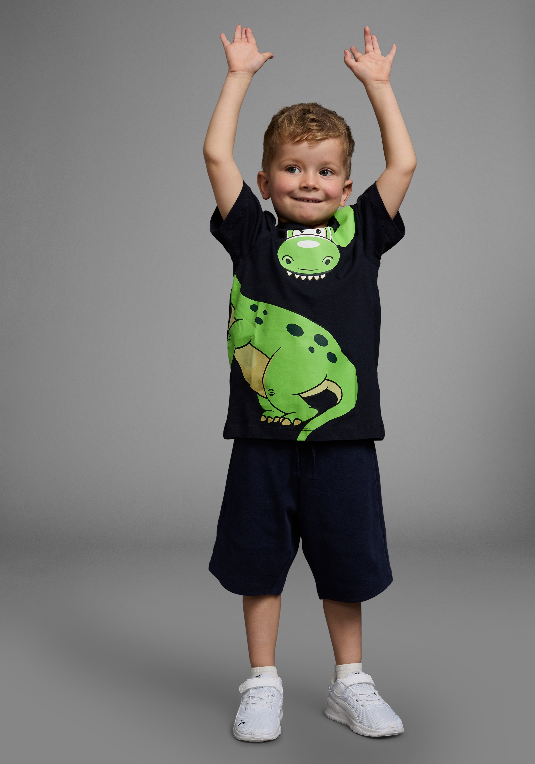 KIDSWORLD T-Shirt »Mit grossem Druck: GREEN DINO«, Kurzarm,  Basic-Passform,  bedruckt,  Rundhalsausschnitt