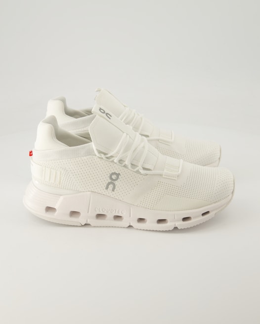 ON Running Cloudnova Sportschuhe in Weiß