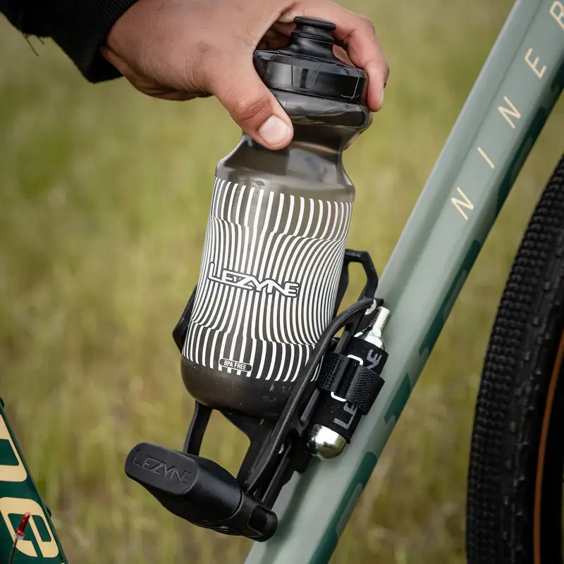Lezyne Flow Bidon 600ML Smoke Grijs