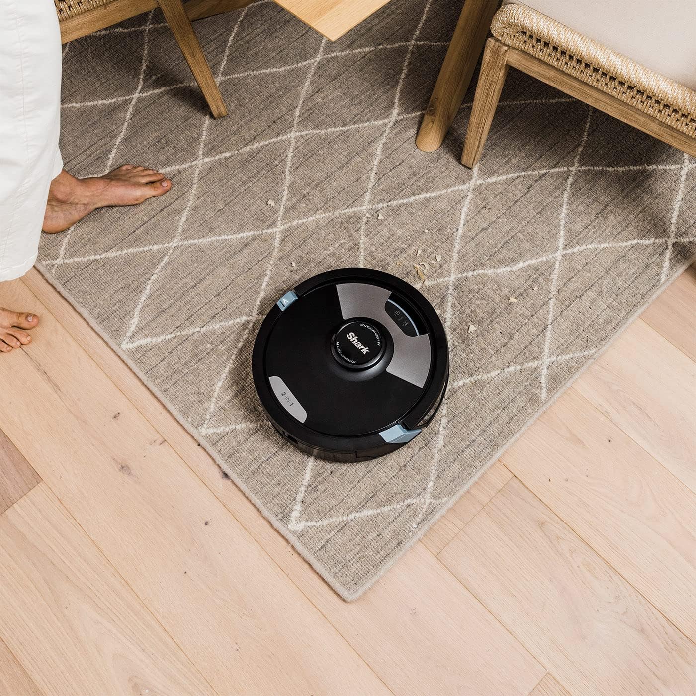 Shark AI Ultra 2-in-1 Saugroboter, Staubsauger-Roboter mit Wischfunktion, Anti Hair Wrap, Teppich und Hartboden, Roboterstaubsauger, 110 Min Laufzeit, manuelle und App-Steuerung, Schwarz, RV2600WDEU