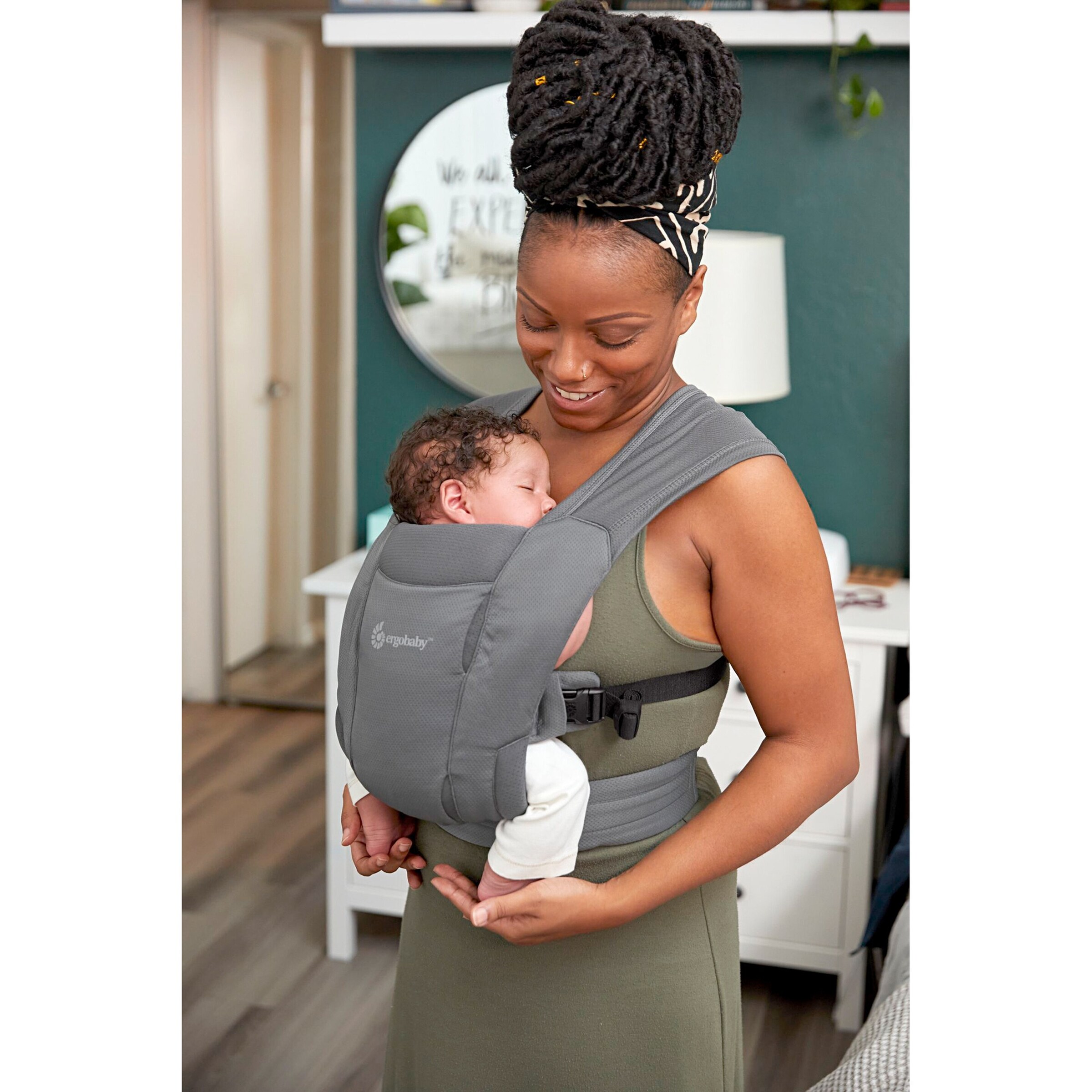 Ergobaby® Embrace Soft Air Mesh Babytrage, 3 Tragepositionen washed black