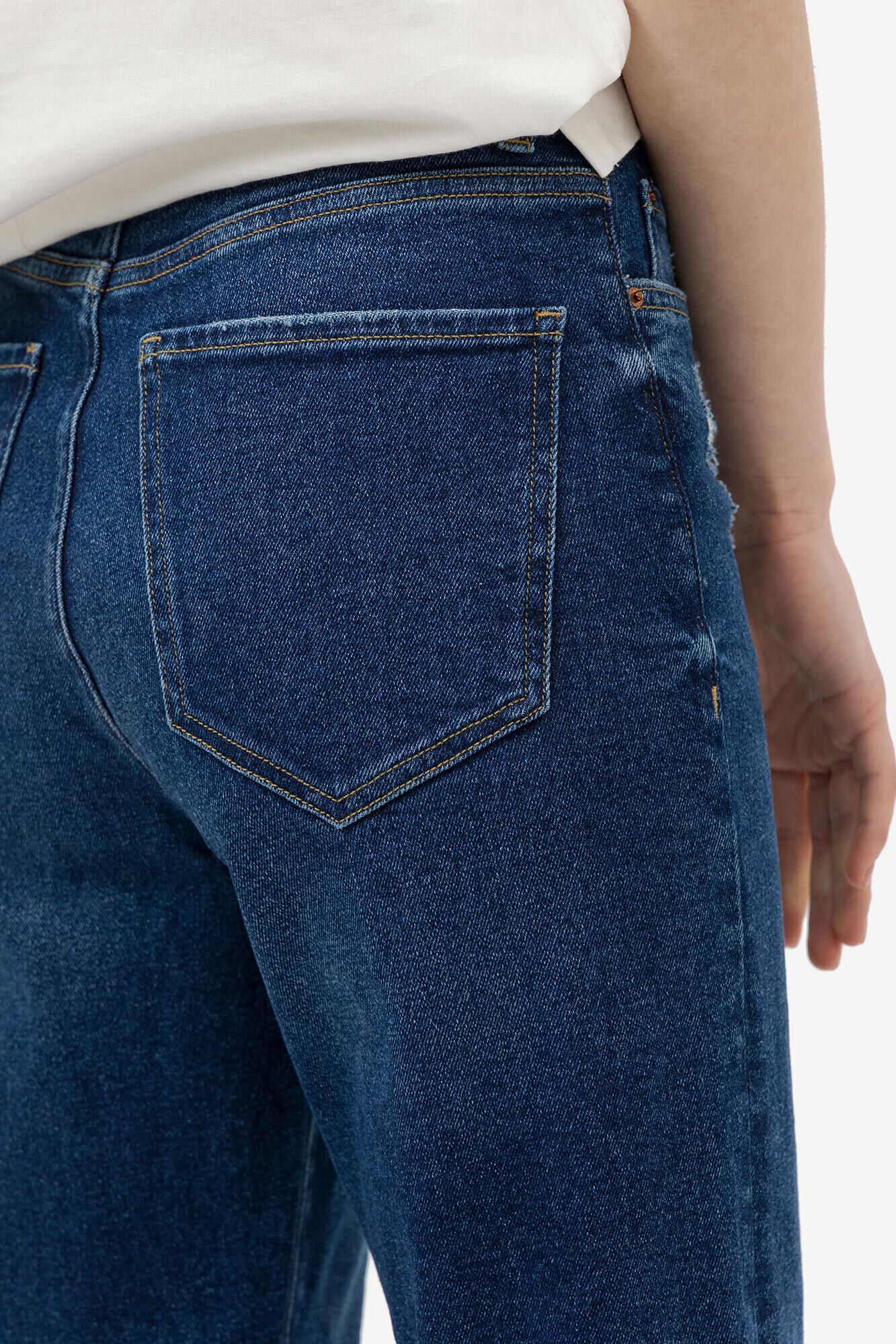Calça jeans Mom Fit de cintura alta e rasgada