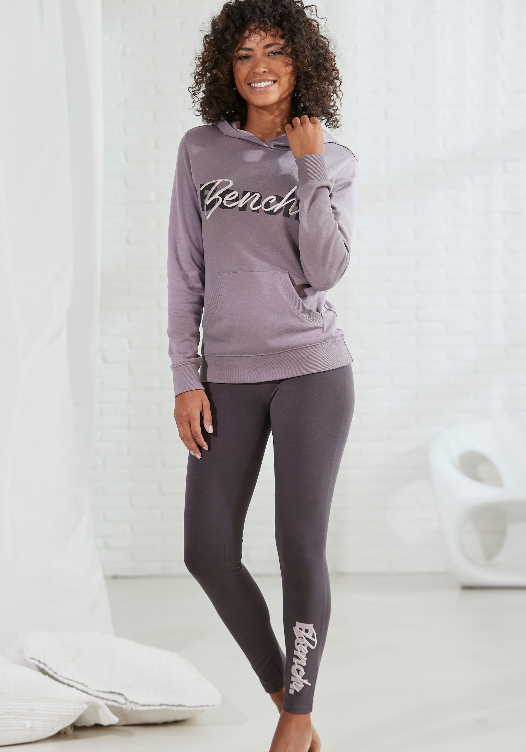 Bench. Loungewear Leggings  mit Stickerei und Druck, Loungewear