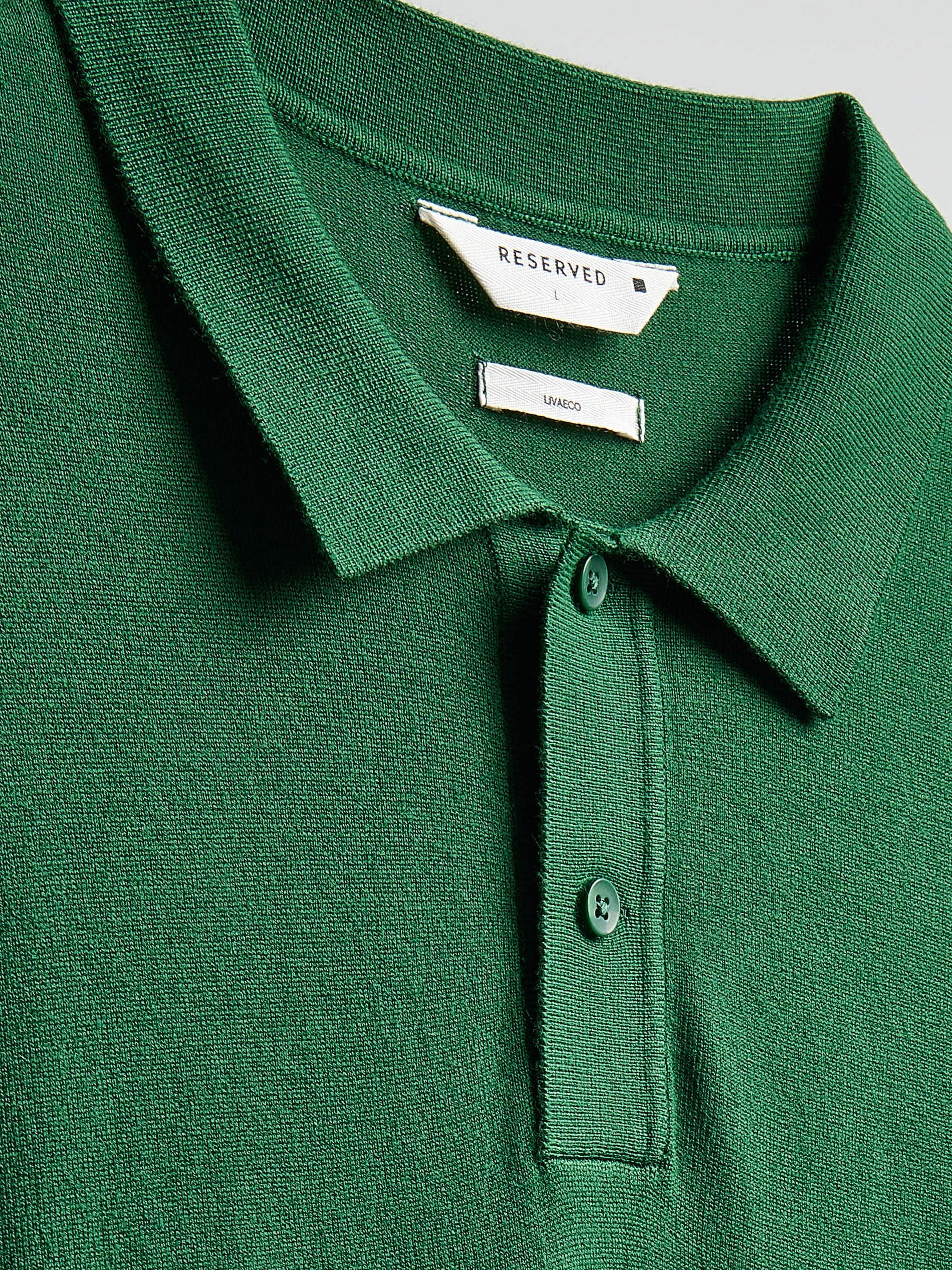 Pullover im Polostil mit hohem Viskoseanteil