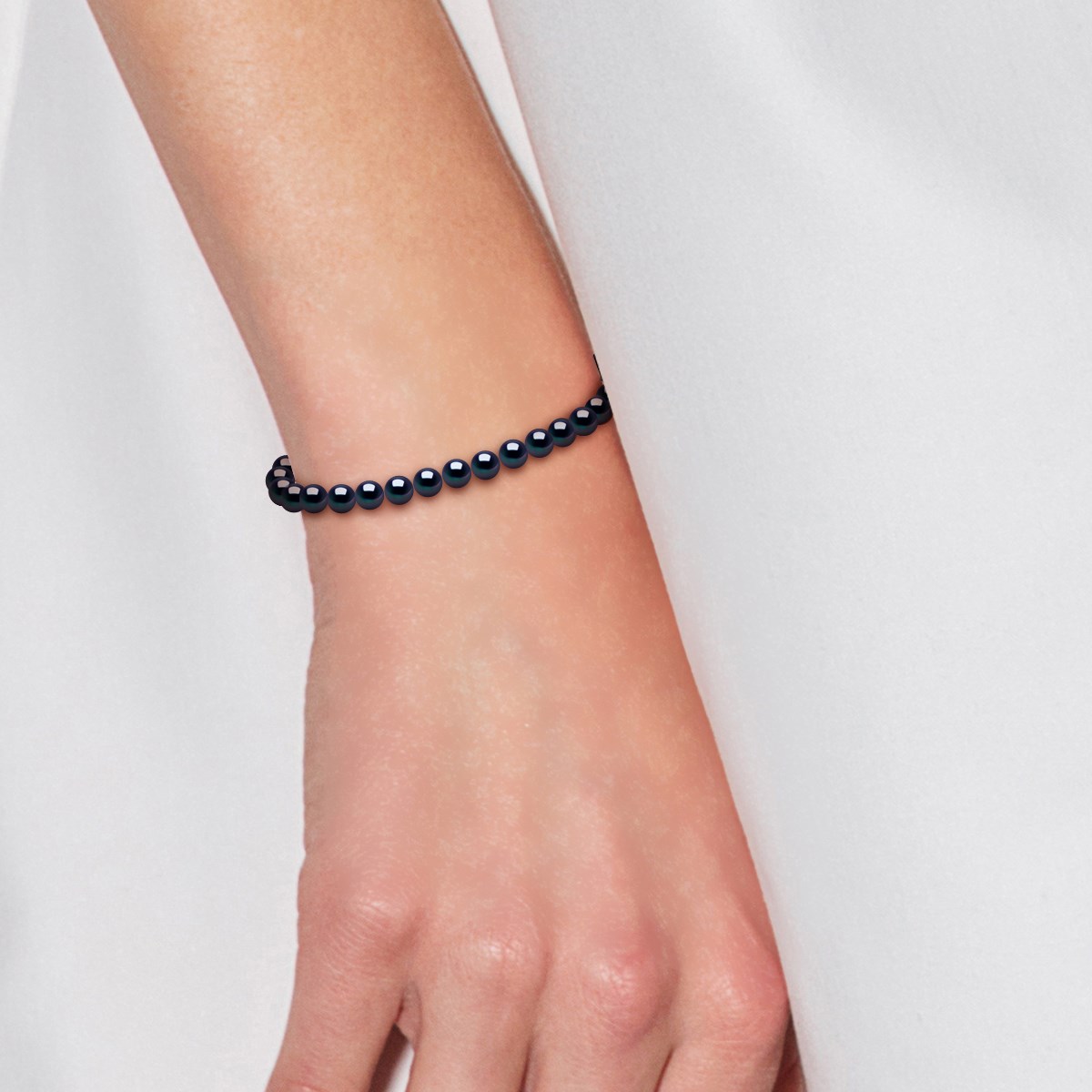 Bracelet Perles d'Eau Douce Rondes 4-5 mm Noires Or Blanc 18 Carats