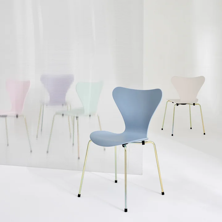 Fritz Hansen - Serie 7 Stuhl ungepolstert, rainbow / 7:14 AM beige (Special Edition 2025)