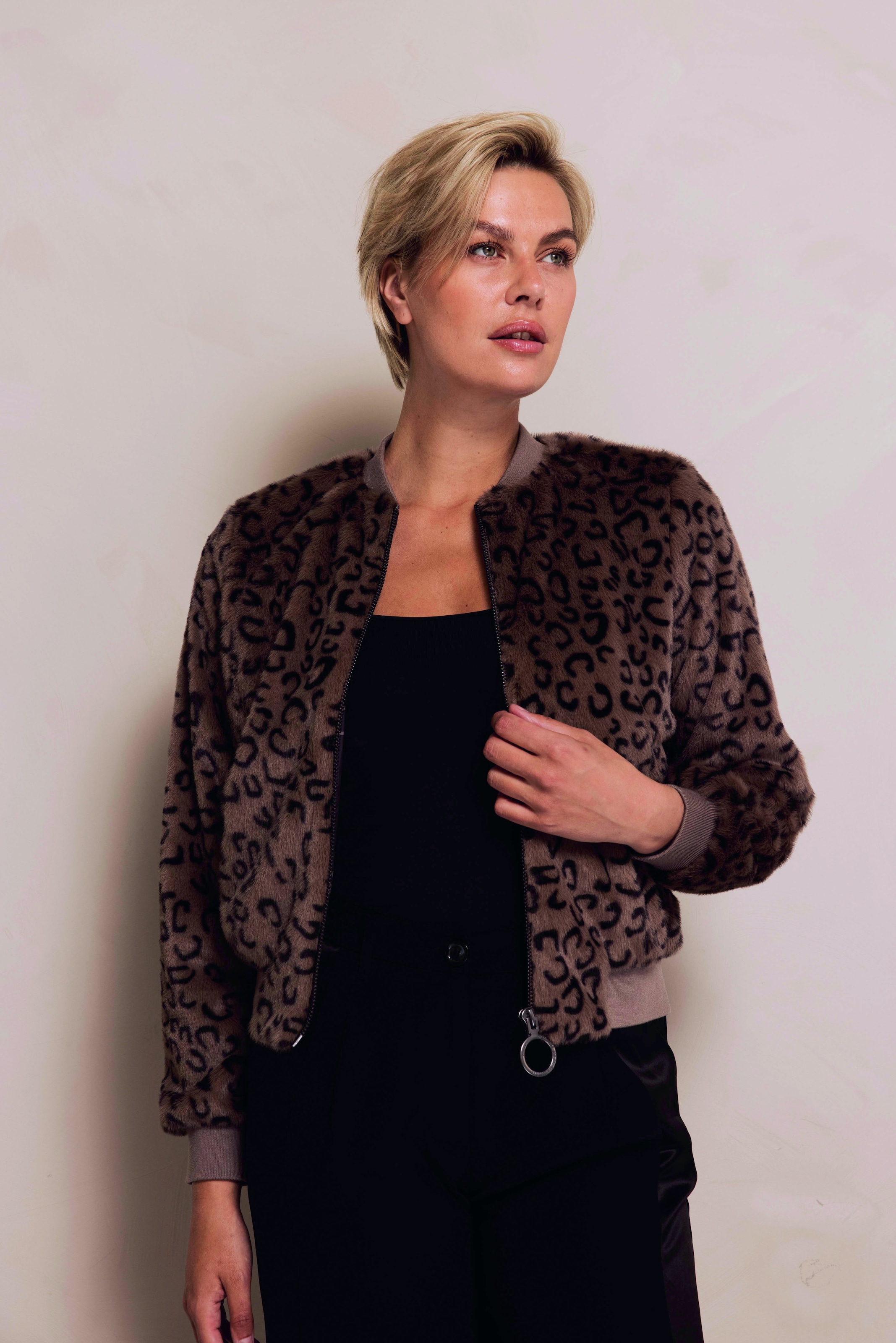 Zhrill Blouson »ZHGIULIA« mit Leoparden-Muster, kurzer moderner Schnitt