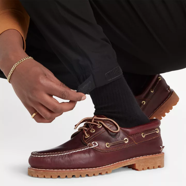 Calça de corrida masculina impermeável na cor preta.
