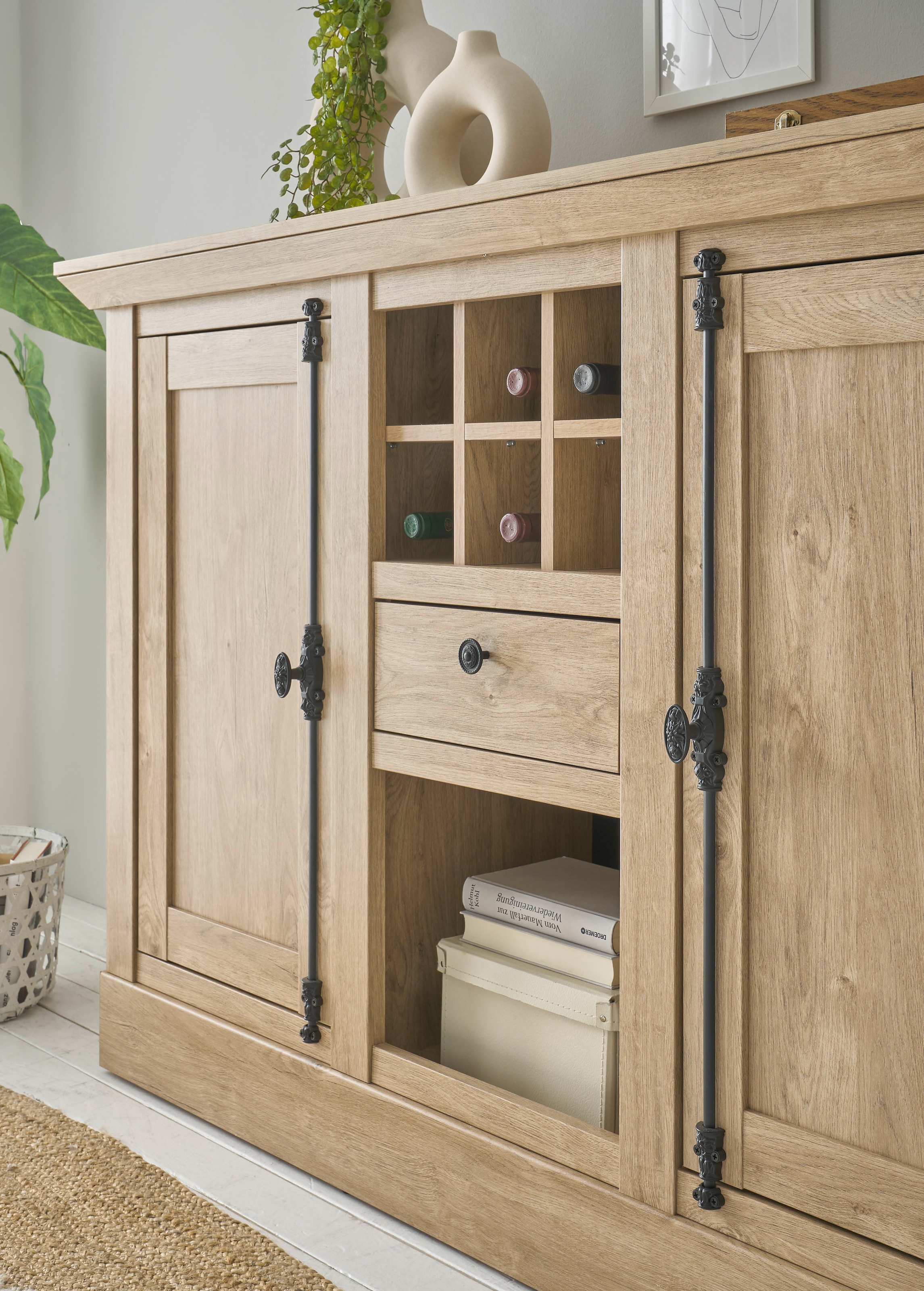 Home affaire Highboard »Cornwall, Kommode im Landhausstil, Schrank, Sideboard, Eiche Dekor« 1 Stk. tlg. verschnörkelte Metallgriffe, ausreichend Stauraum, 152 cm breit