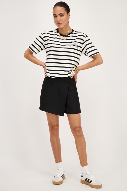 Zwart-wit gestreept T-shirt met 