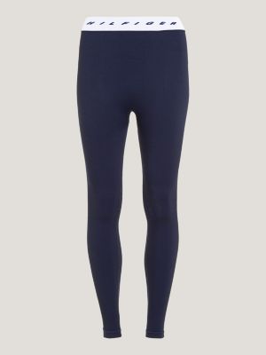 Calça legging esportiva de comprimento total e corte justo.