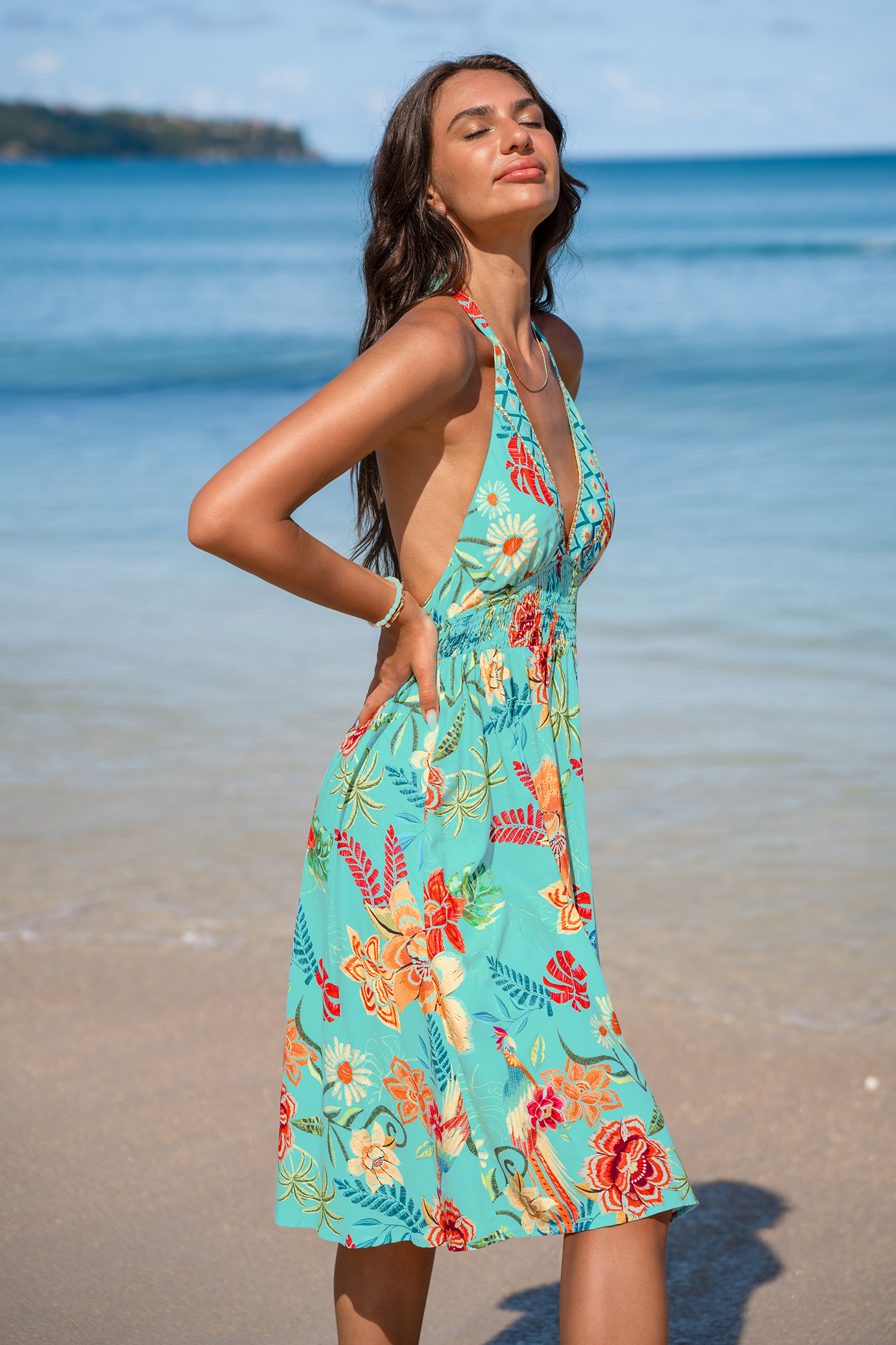 Robe midi à col rond plongeant et fleurs tropicale