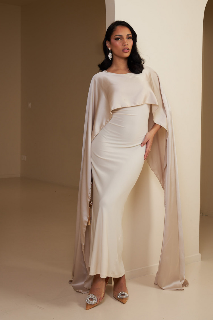 Robe beige ample satinée à empiècement voile beige brillant