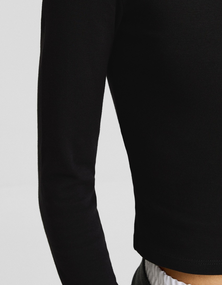 Camiseta de manga comprida com gola redonda