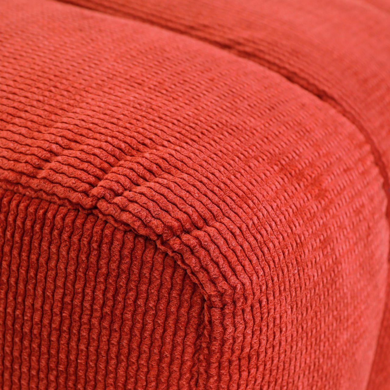 Novel Hocker LAILA