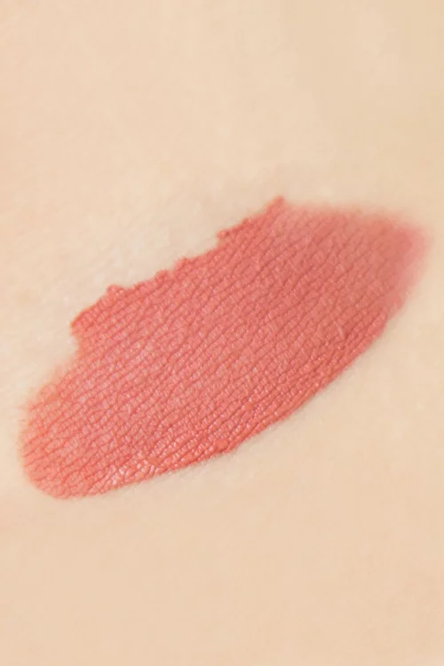 The Balm Maak kennis met Matte Hughes in Honest Coral