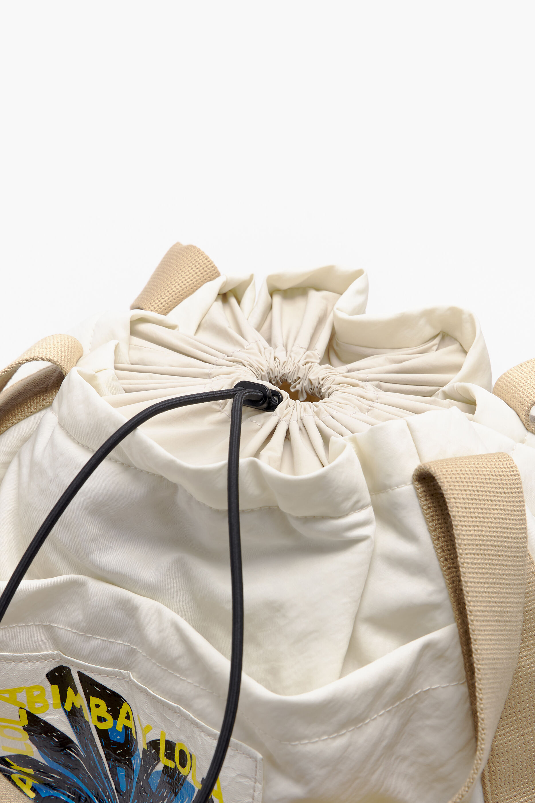 Saco grande de nylon com cordão e estampa de pedra.
