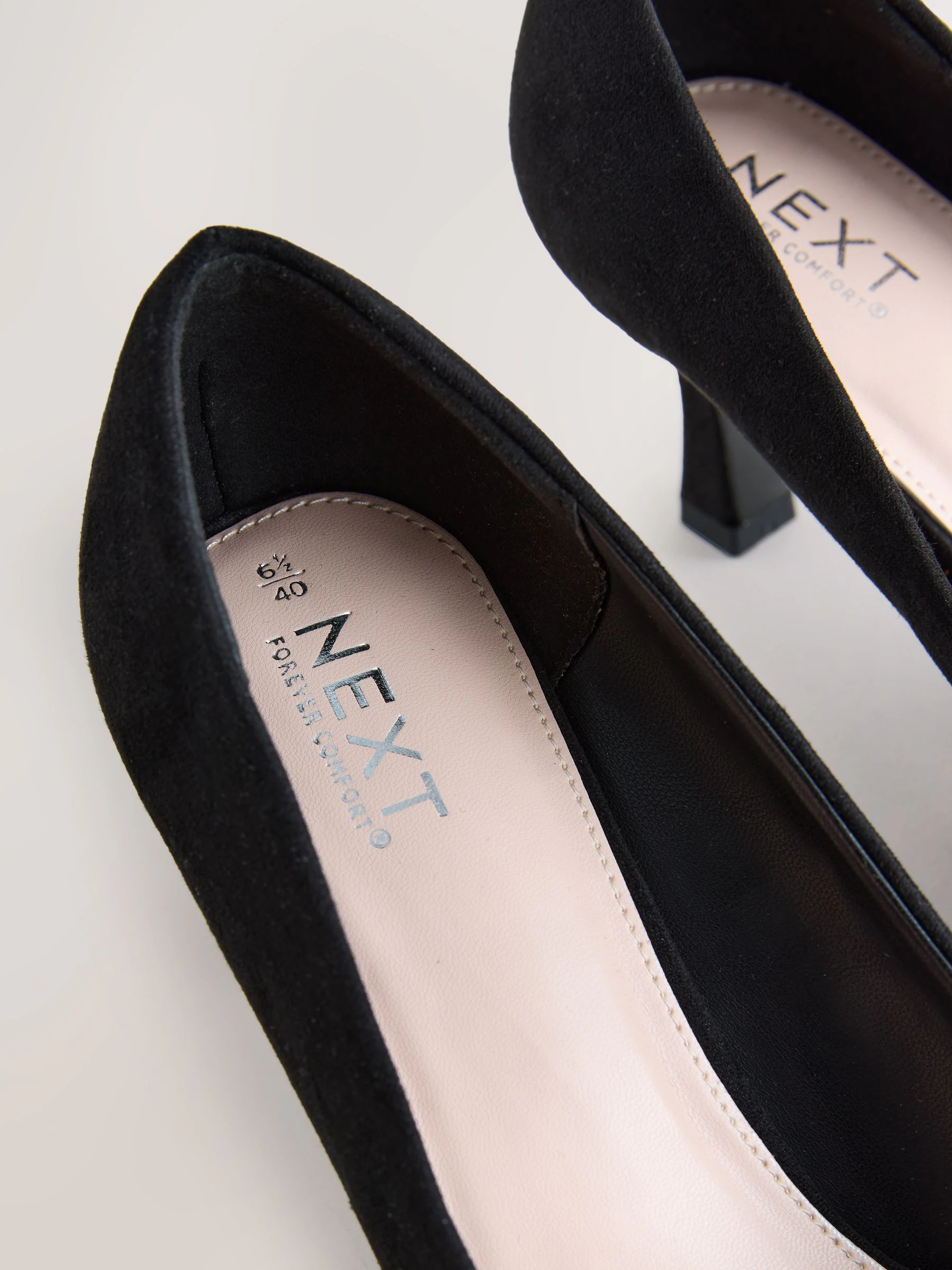 Zwart - Forever Comfort Jewel Trim Pointed Court Heels