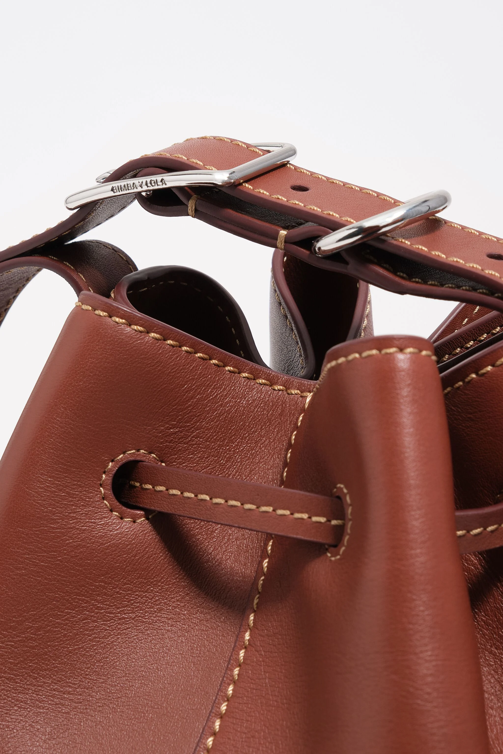 Bolsa tipo saco Carlino grande em couro cor nogueira
