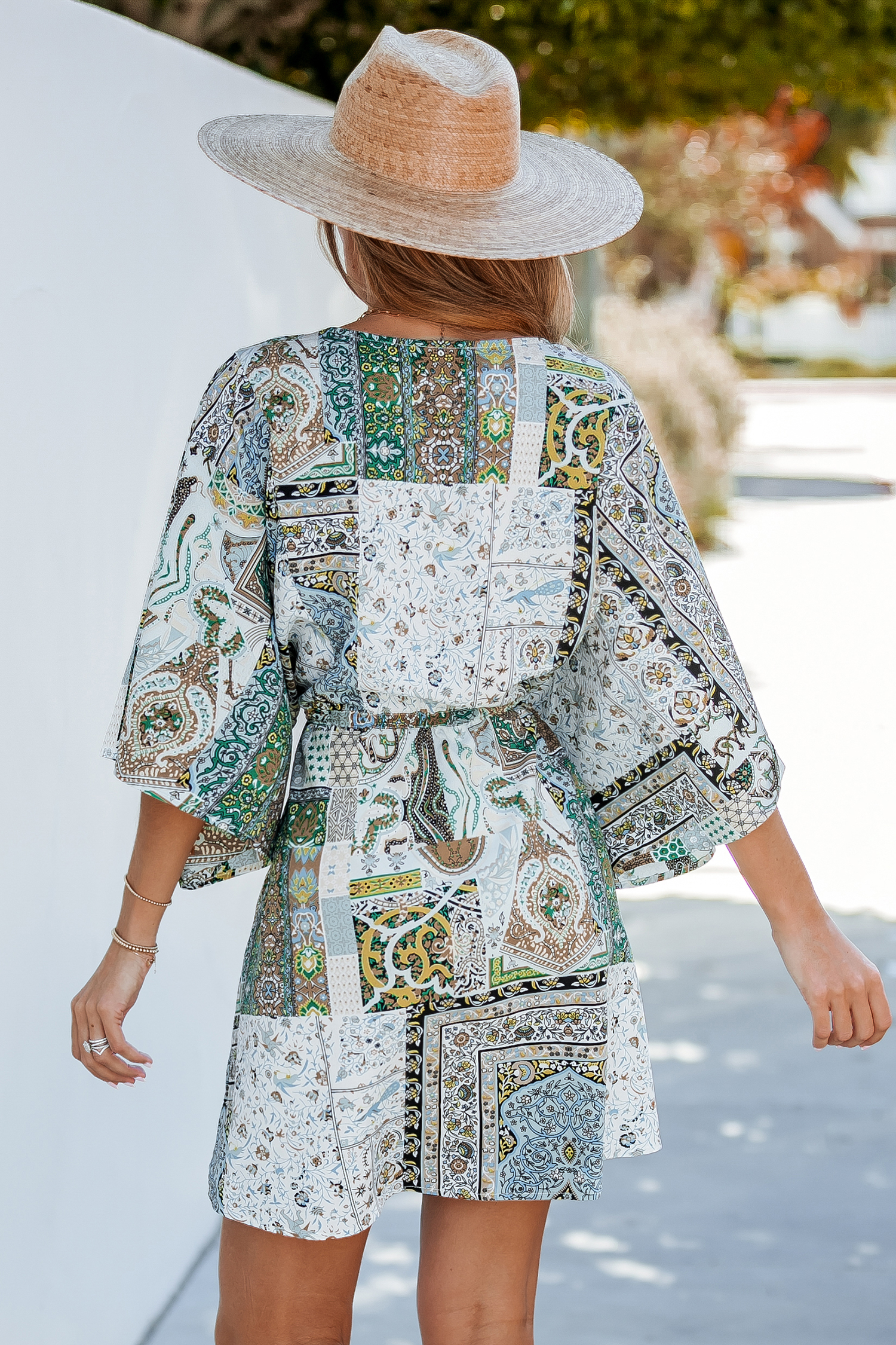 Robe mini à col en V en patchwork