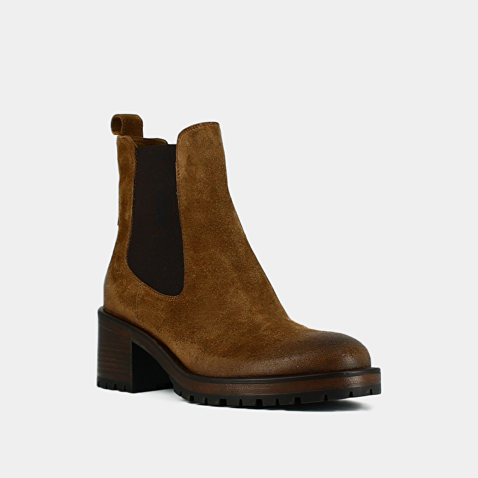Bottines à semelles crantées  en croute taupe