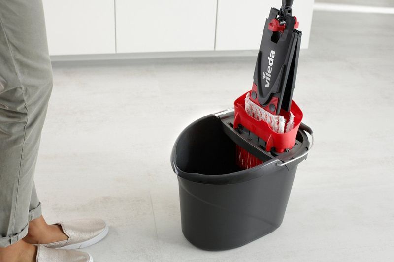 Vileda Ultramax XL complete set met mop en emmer - Mopset met emmer - 20% langere kop - Voor alle harde vloeroppervlakken