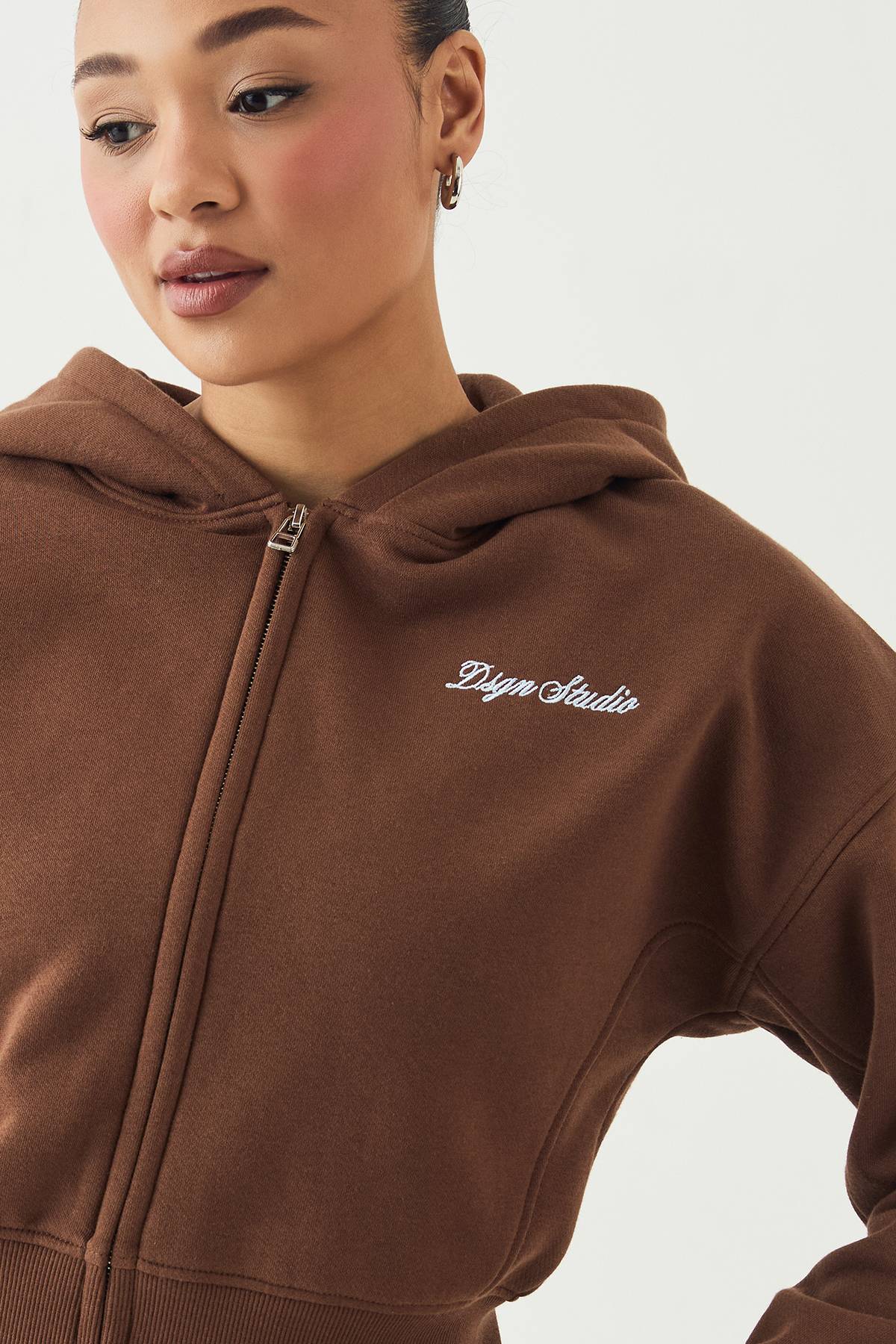 Sweat À Casynthétiqueche Zippé Brodé Script Dsgn Studio