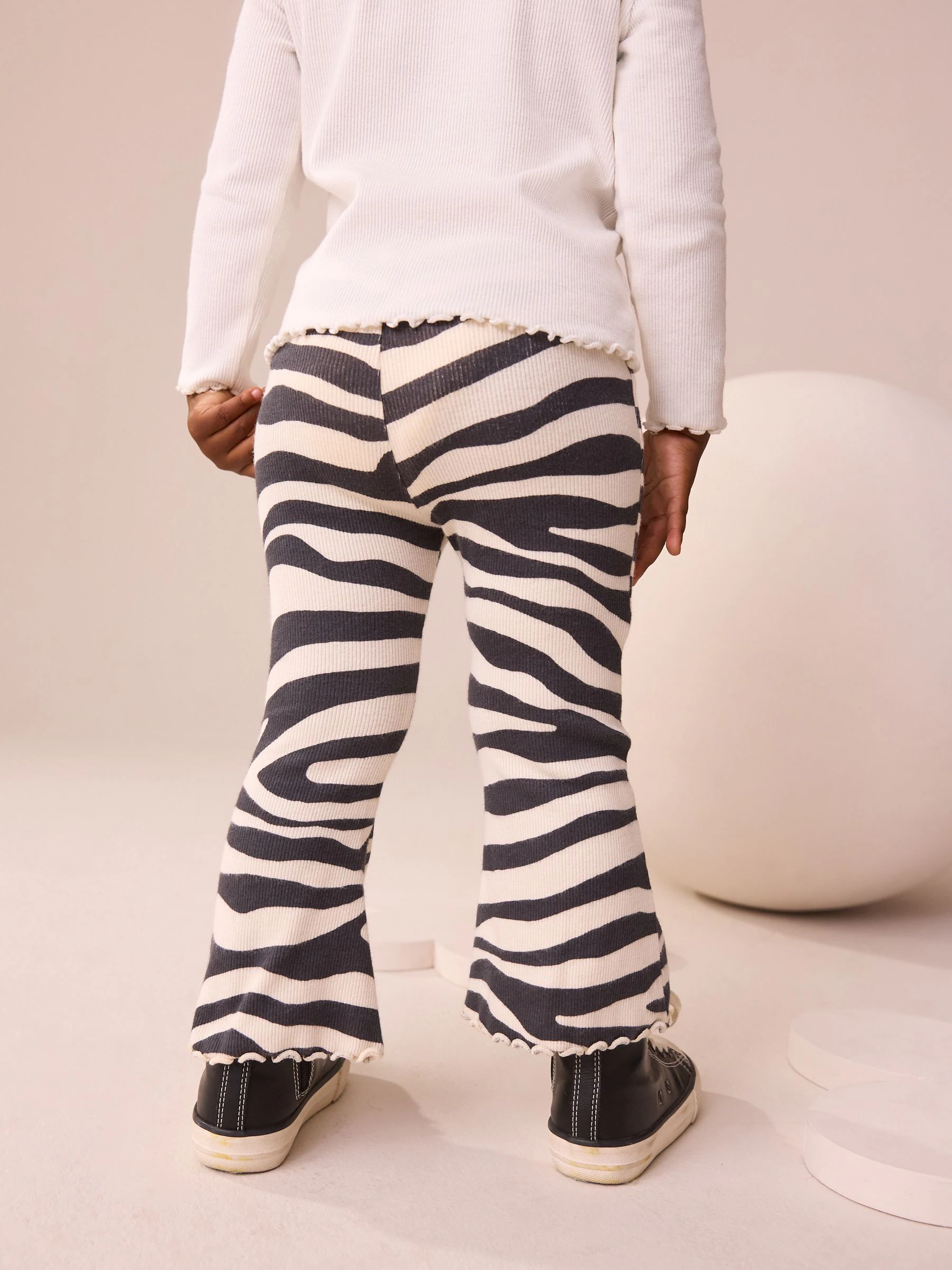 Zwart/wit - Geribbelde flare legging (3 mnd-7 jr)