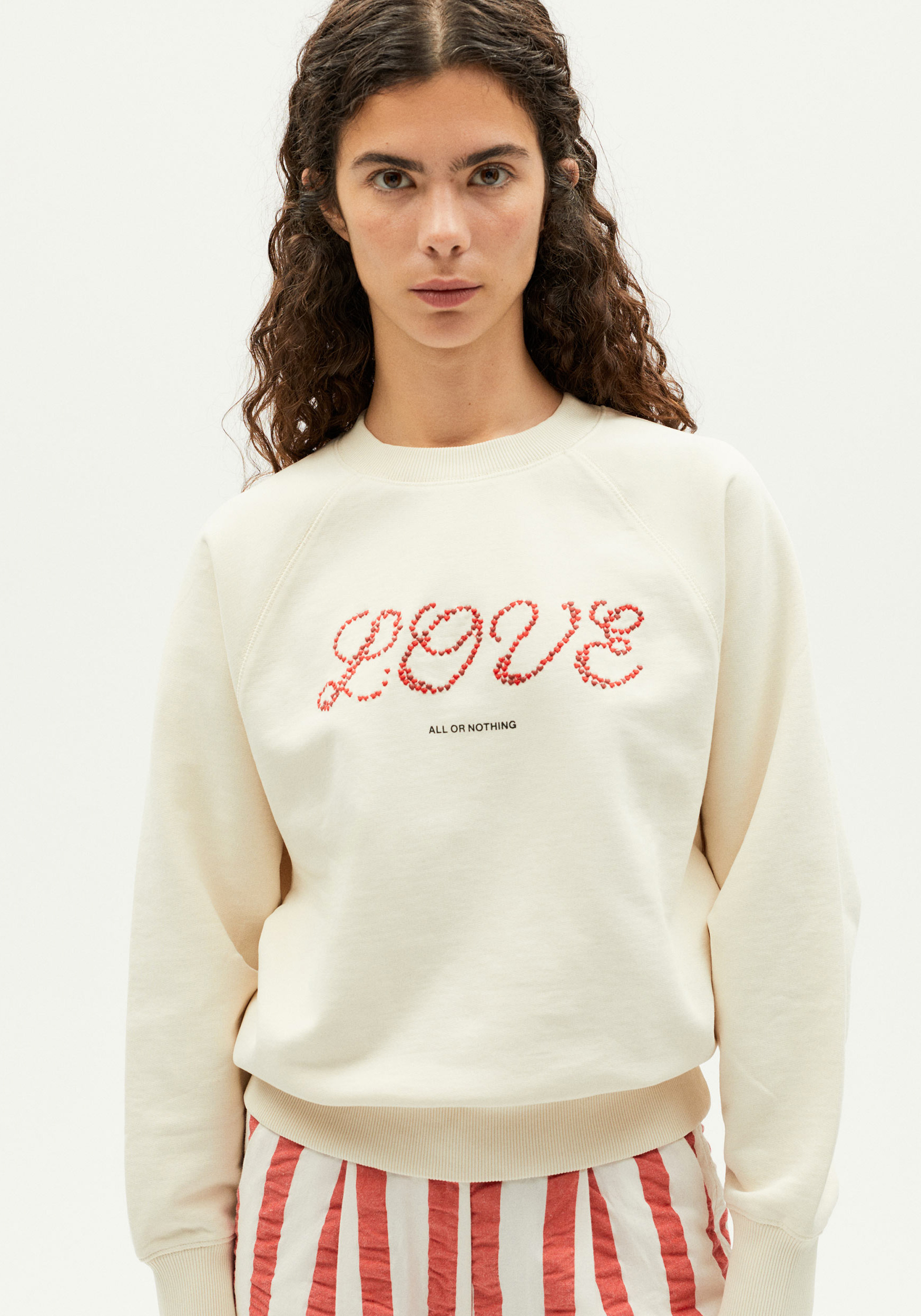 Thinking Mu Sweatshirt Bonnie Love Heart White