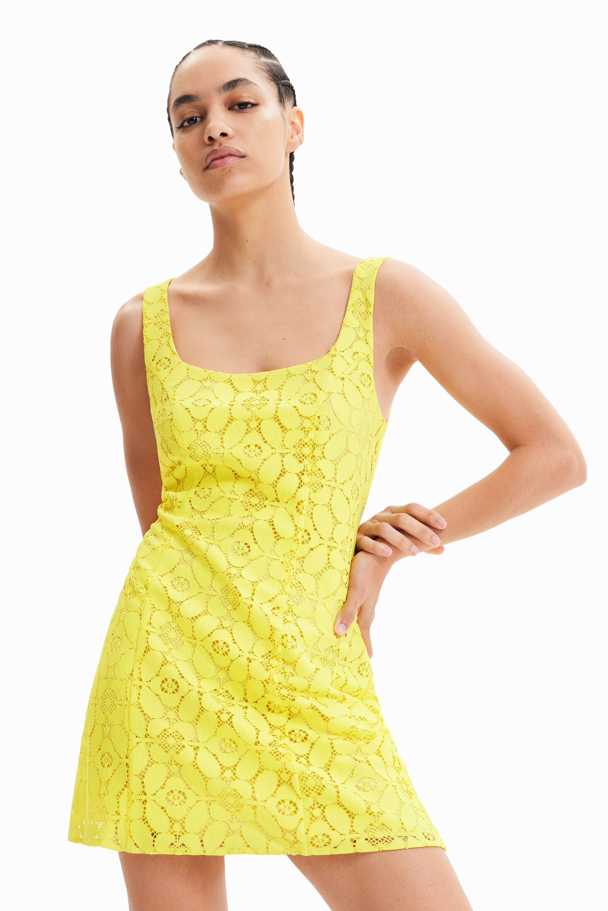 Robe courte dentelle