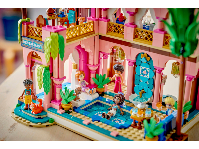 LEGO Restaurant met tuin (42691)