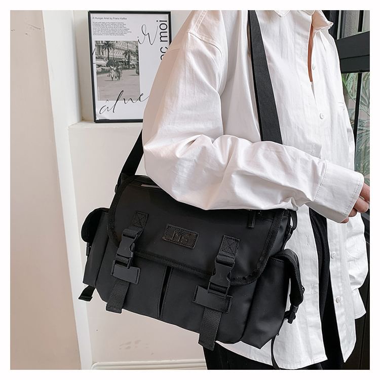 Hikuozy - Messengerbag met klep en gesp