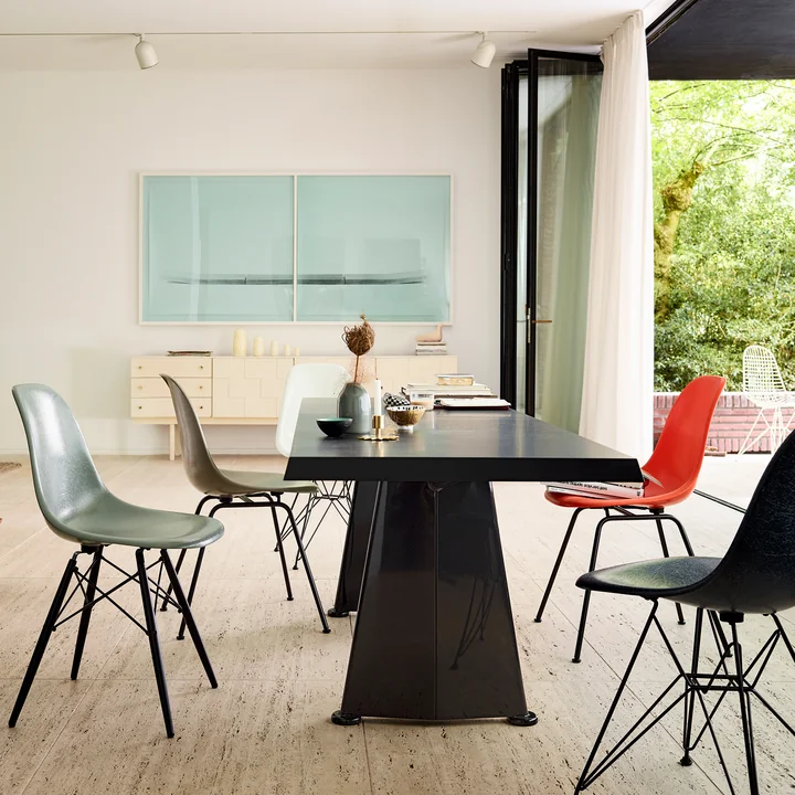 Vitra - Eames Fiberglass Side Chair DSR, basic dark / Eames raw umber (Filzgleiter basic dark)