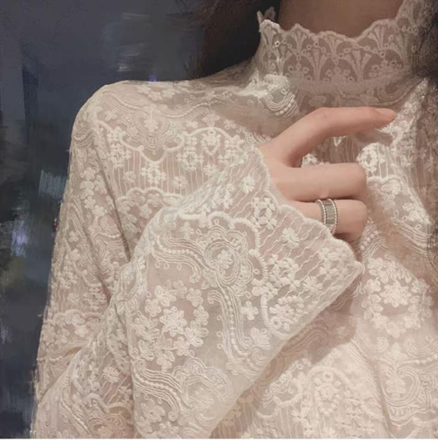 Inchioh - Blouse met lange mouwen en col en kant
