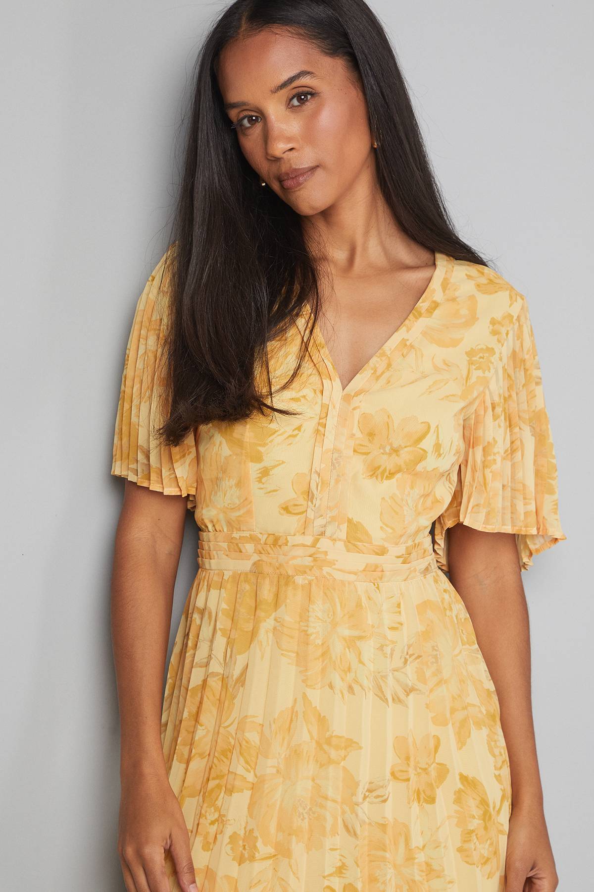 Wallis Robe Mi-longue en Mousseline Florale à Manches Plissées