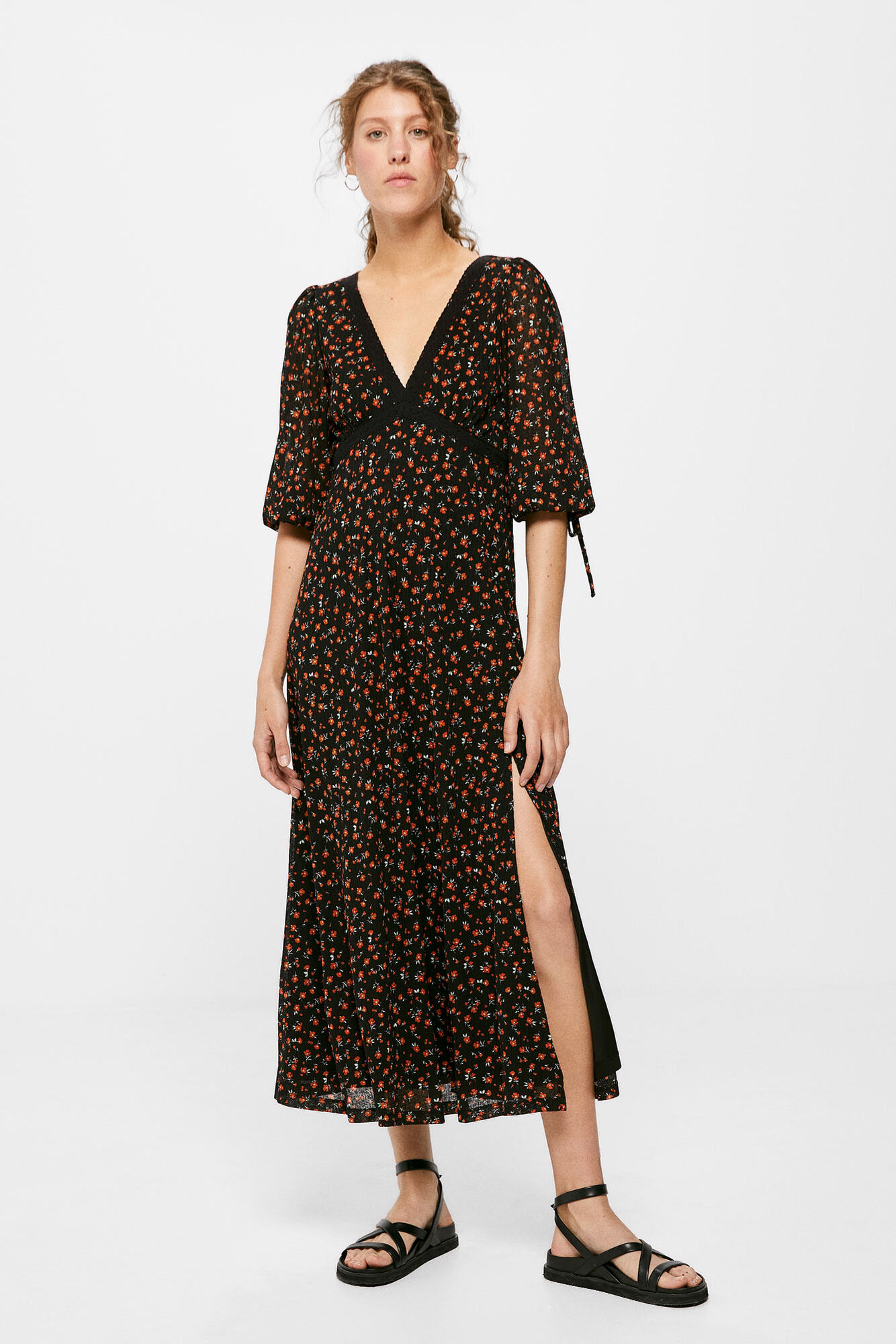 Vestido midi com estampa de renda
