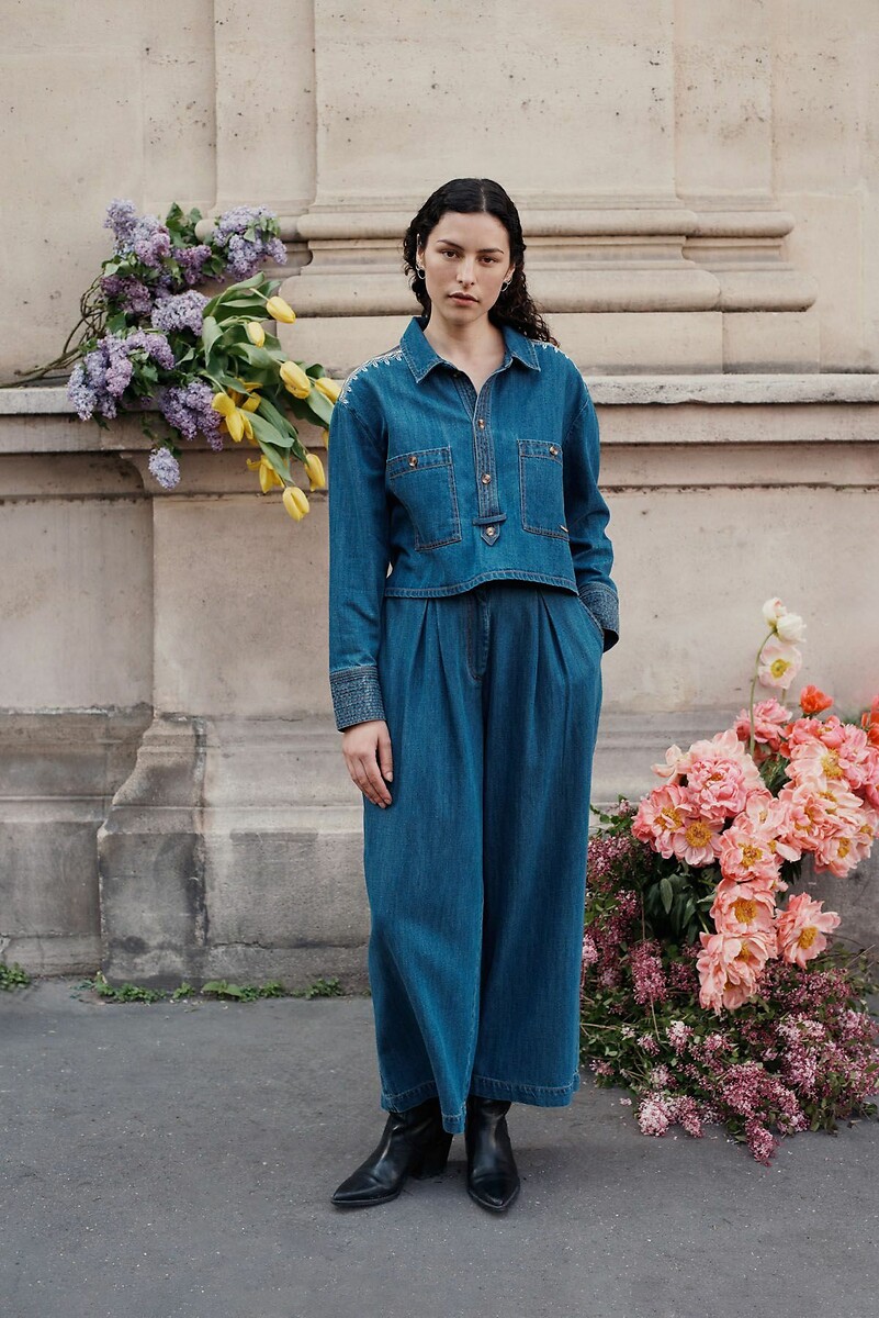LOUISE MISHA<br>Camisa jeans, detalhes bordados, ILAYANA