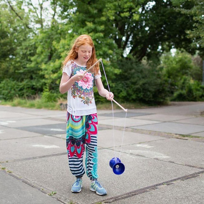 (11.5x15cm) Diabolo Jonglier Spiel Koordinations Spielzeug mit Hand Sticks - Blau