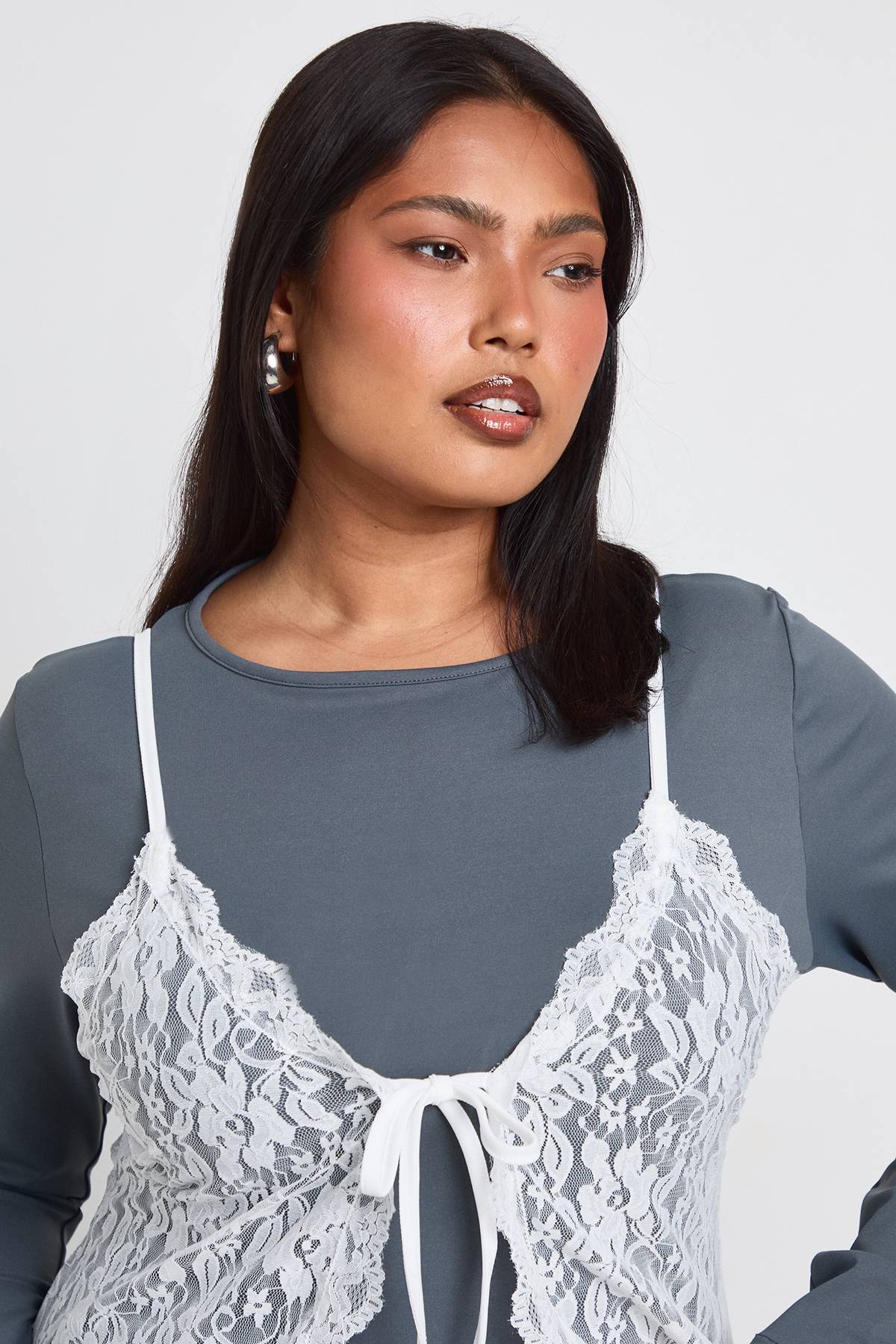boohoo Haut Grande Taille À Manches Longues Avec Détail Soutien-gorge En Dentelle