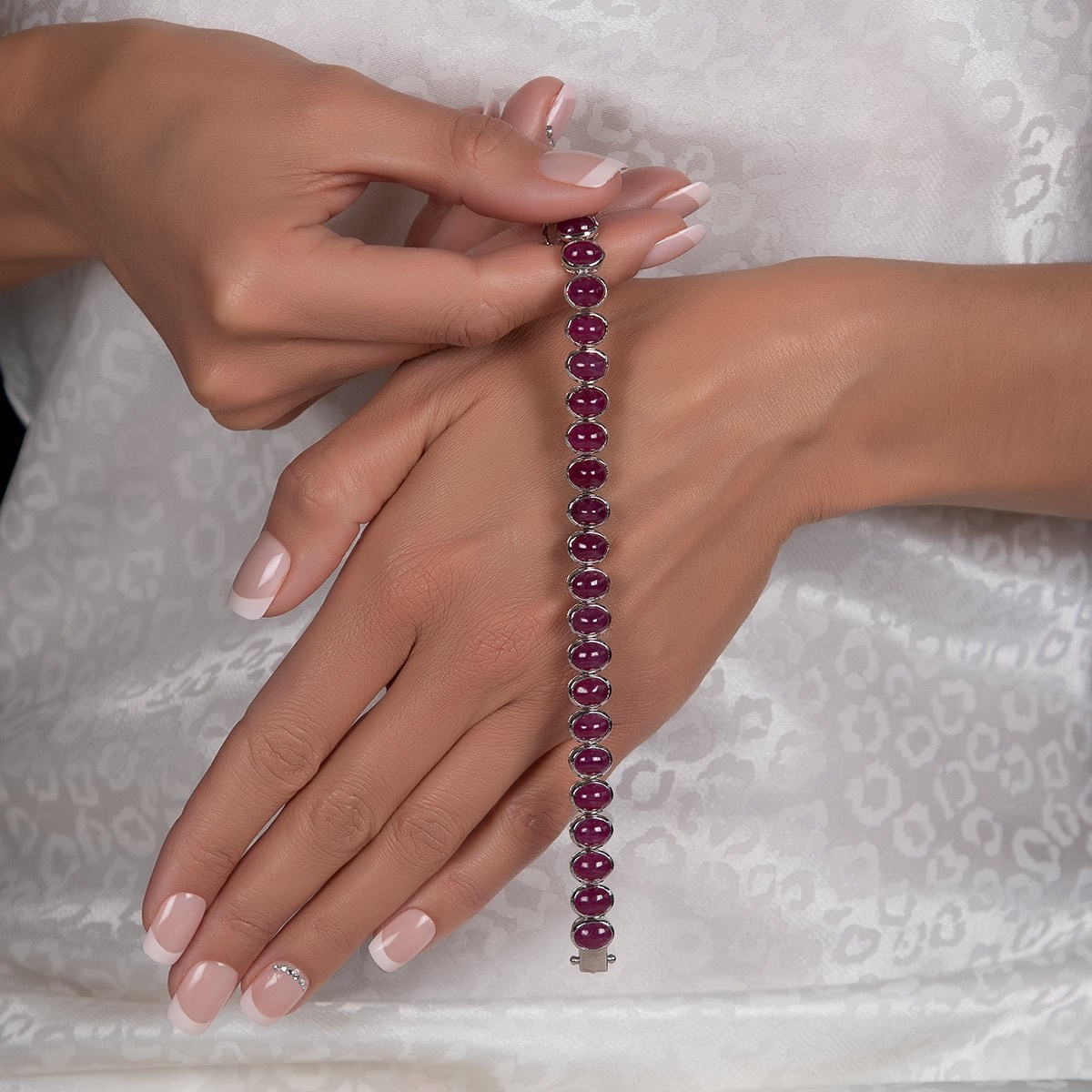 Bracelet Élégant en Argent 925 avec Pierres de Rubis Ovales