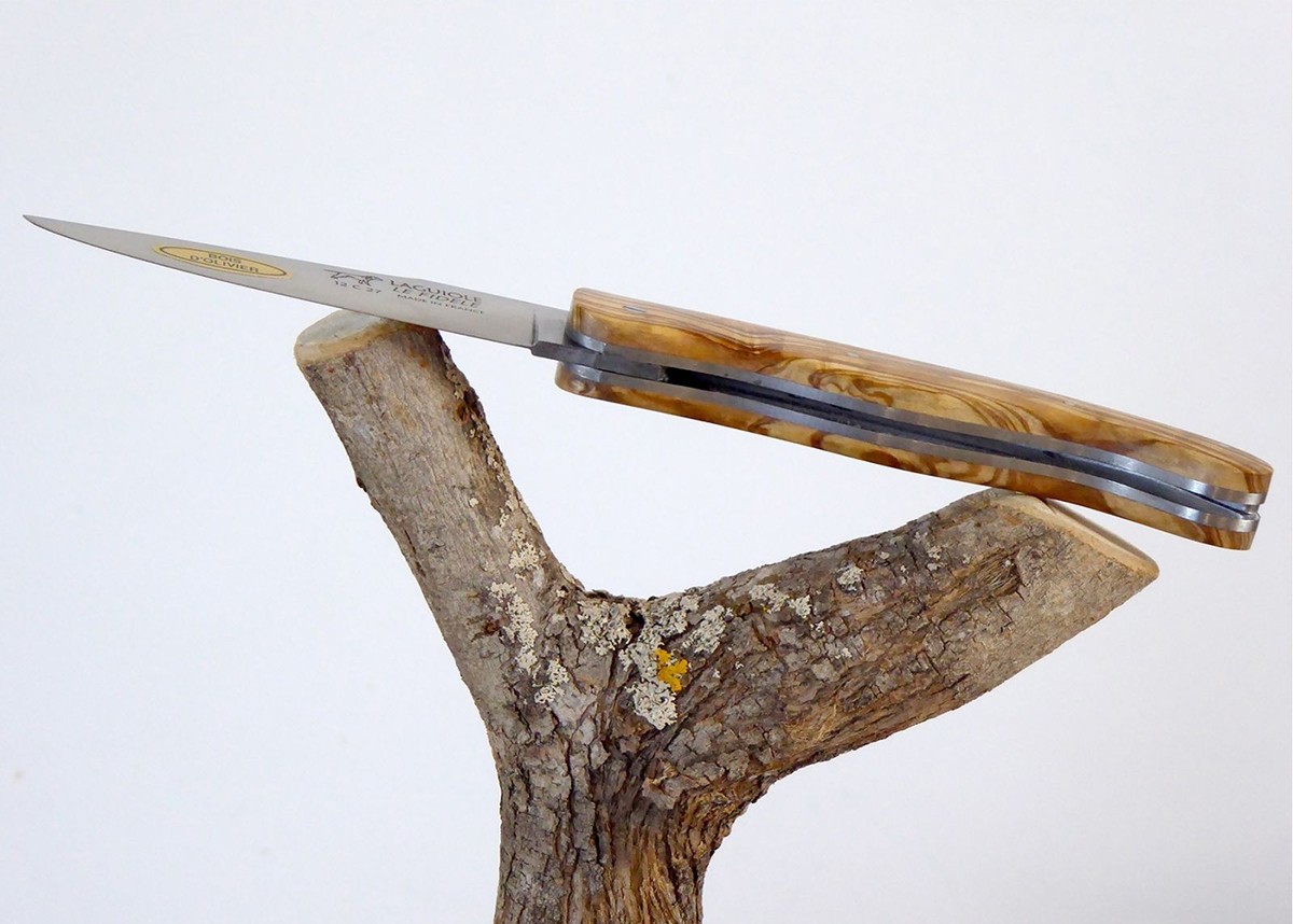 Couteau Laguiole de chasse avec un manche en Olivier
