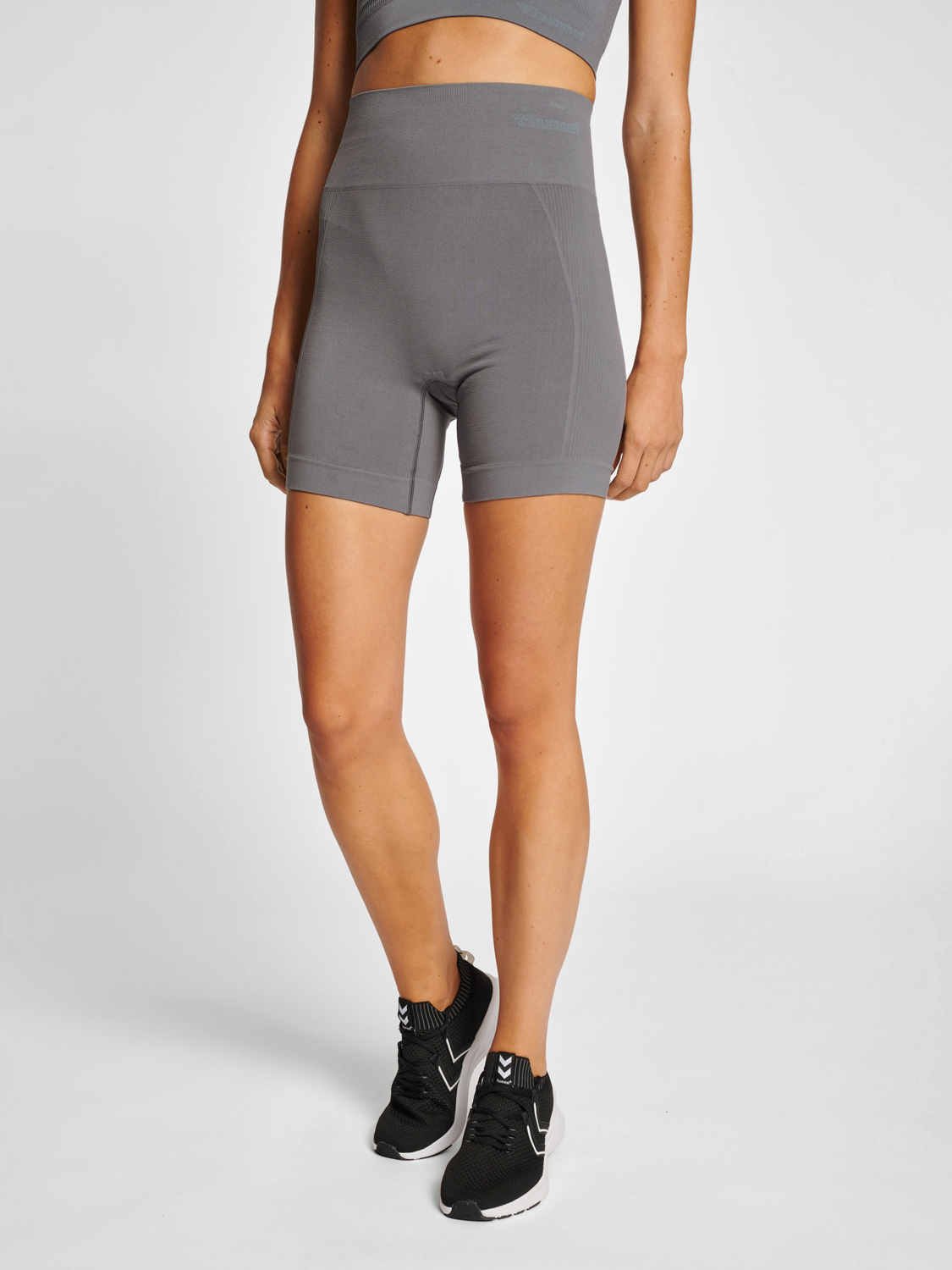 hmlTIF SEAMLESS SHORTS