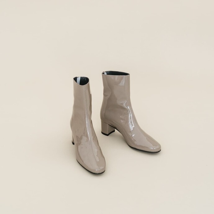 Bottines à talon  en cuir vernis gris