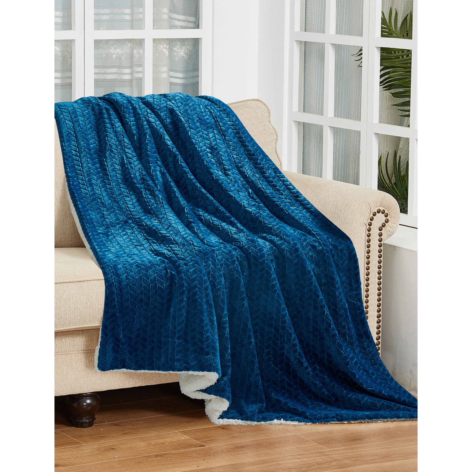 Kuscheldecke mit Fischgrätenmuster