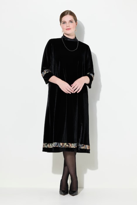 Samtkleid, Schmuckkette, Stehkragen, 3/4-Arm
