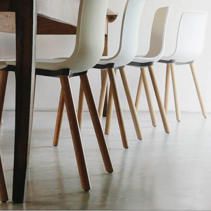 Vitra - Hal Wood RE Stuhl, baumwollweiss / Eiche hell / Filzgleiter